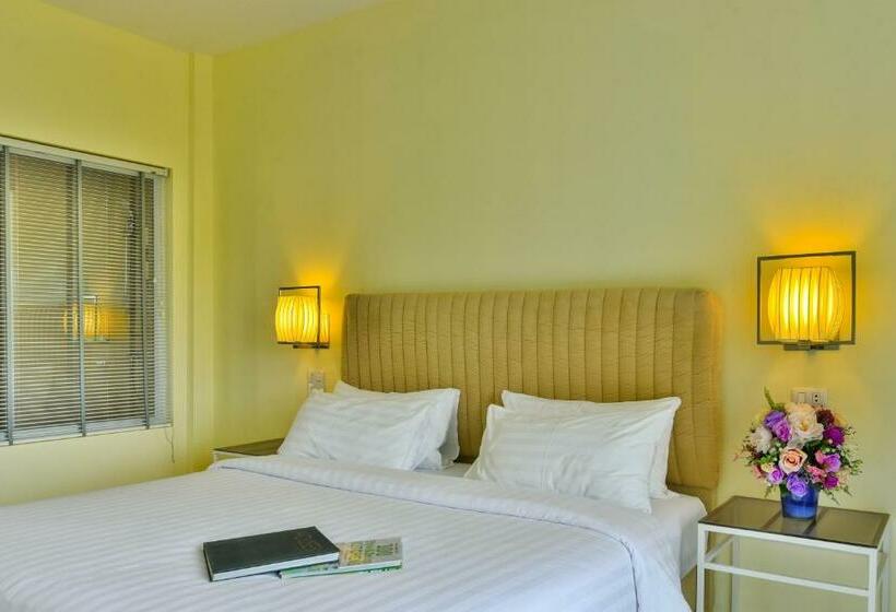 带泳池观景的豪华房, Southgate Residence Hotel   Sha Certified