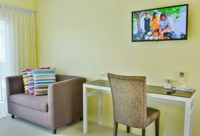 带泳池观景的豪华房, Southgate Residence Hotel   Sha Certified