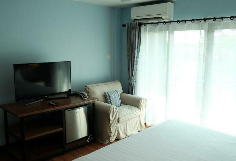 디럭스 룸, The Brown House