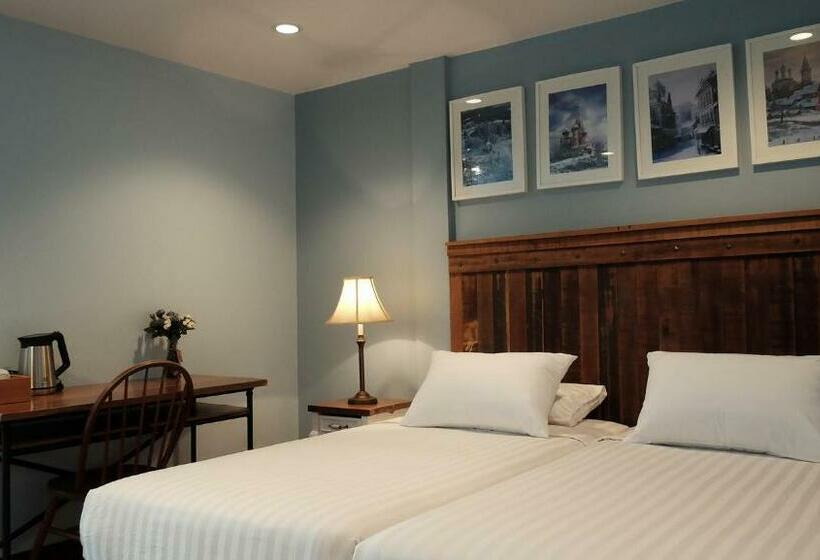 디럭스 룸, The Brown House