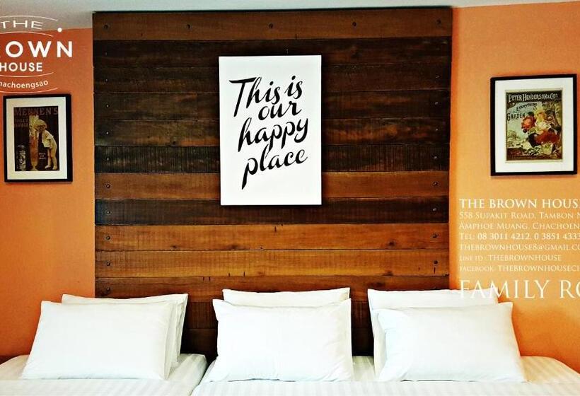 패밀리 룸, The Brown House