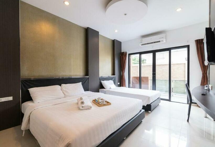 Standard Plus -huone, Tribe Pattaya Sha Certificated