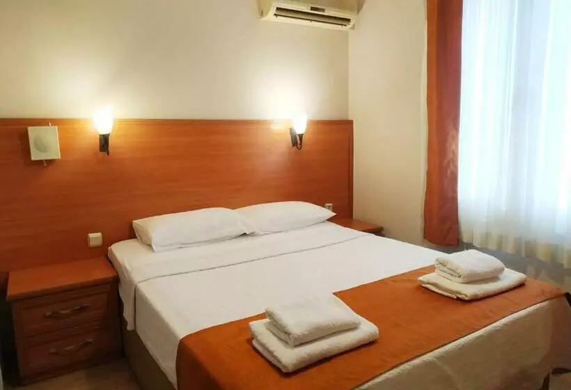 Standard-huone, Yalcin