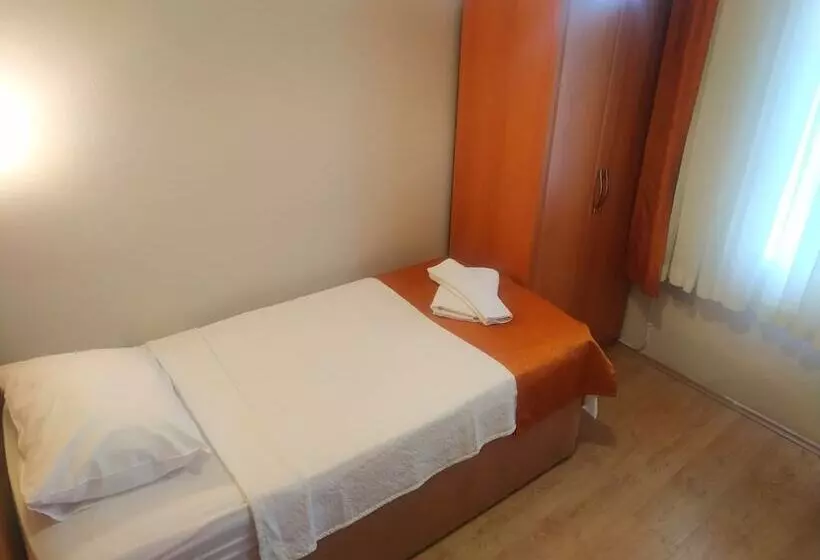 Standard Yhden Hengen Huone, Yalcin