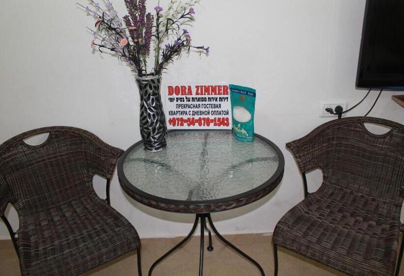 Klassisches Zimmer, Zimmer Dora