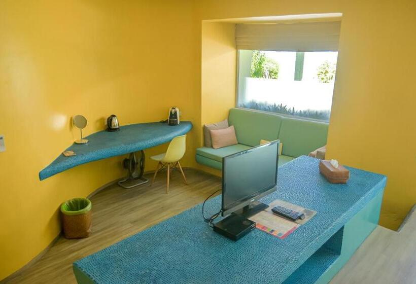 스탠다드 방갈로, Le Divine Comedie Beach Resort