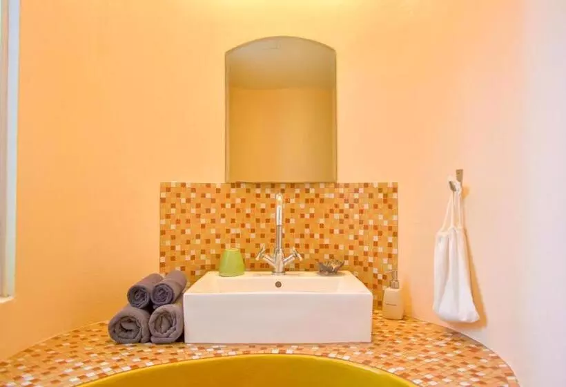 スタンダードバンガロー, Le Divine Comedie Beach Resort