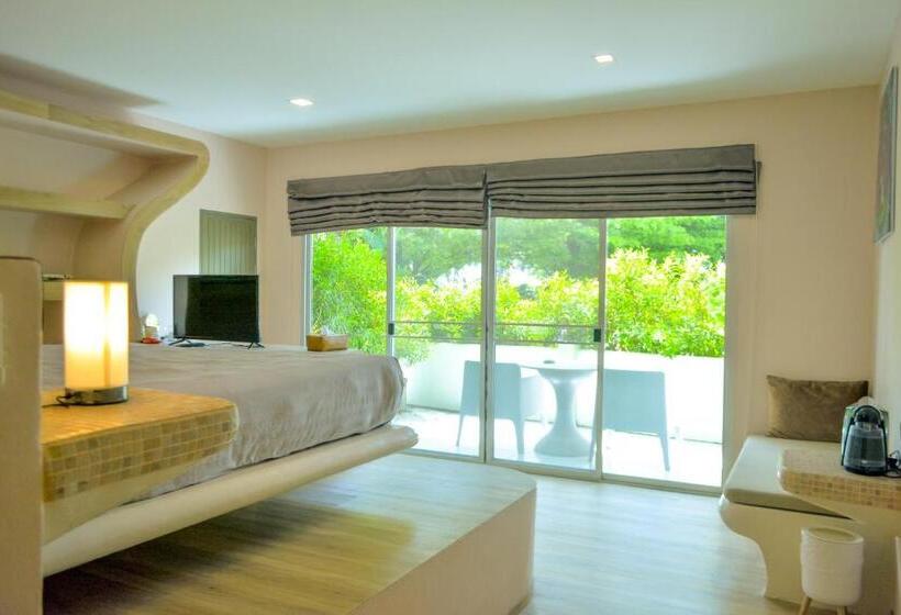 Номер Deluxe с Террасой, Le Divine Comedie Beach Resort