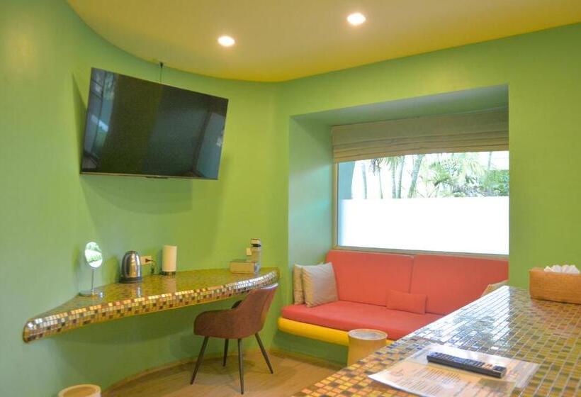 스탠다드 방갈로, Le Divine Comedie Beach Resort