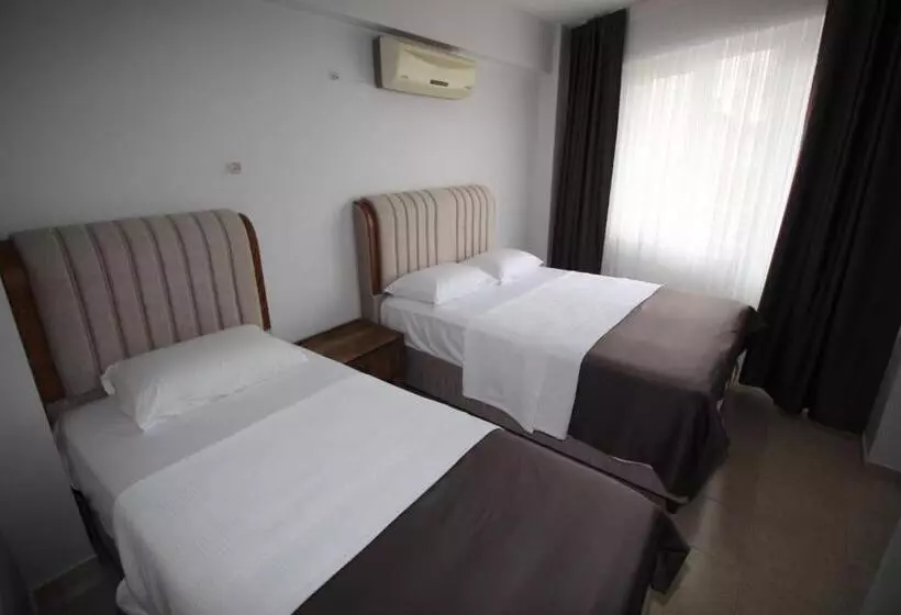 デラックストリプルルーム, Pegasus Motel