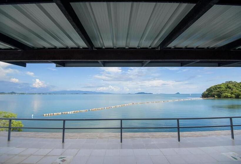 اتاق خانوادگی با چشم‌انداز دریا, Seashell Village Resort