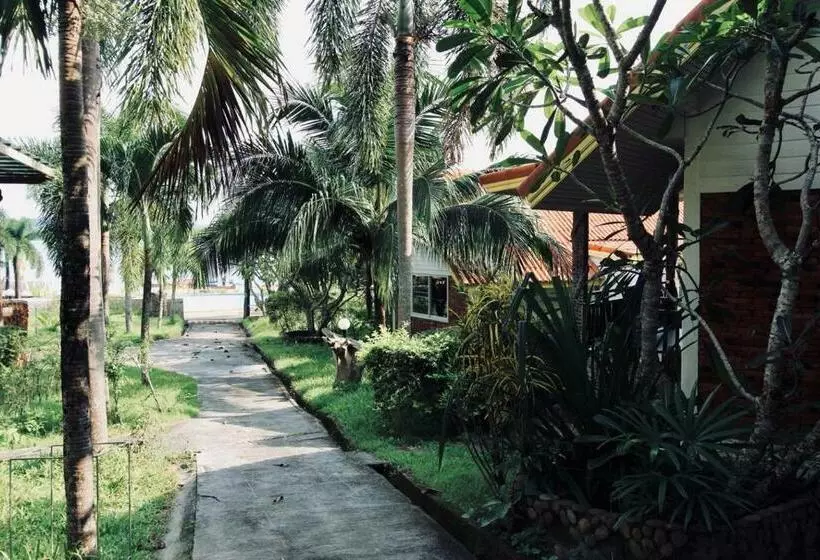 デラックスバンガロー, Adang Island Resort