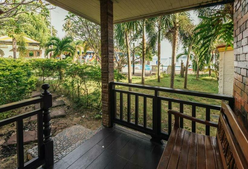 Бунгало Deluxe, Adang Island Resort