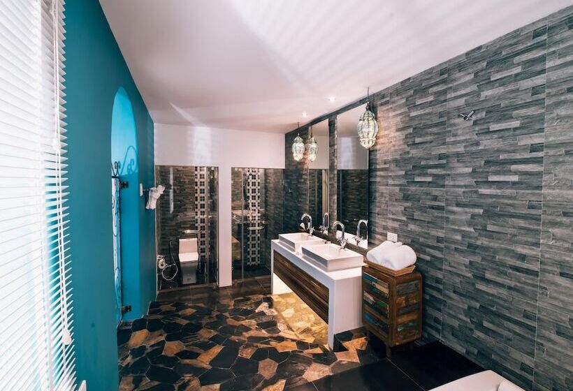 デラックスルーム, Monkey House