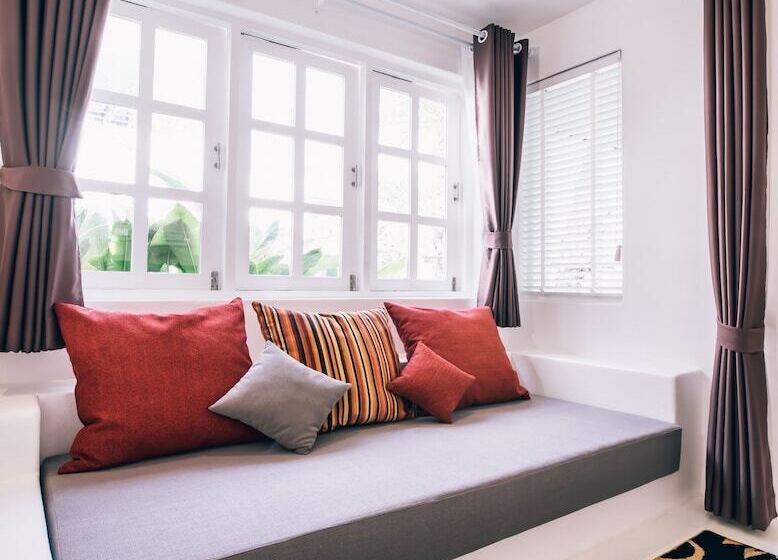 ガーデンビュースタンダードルーム, Monkey House