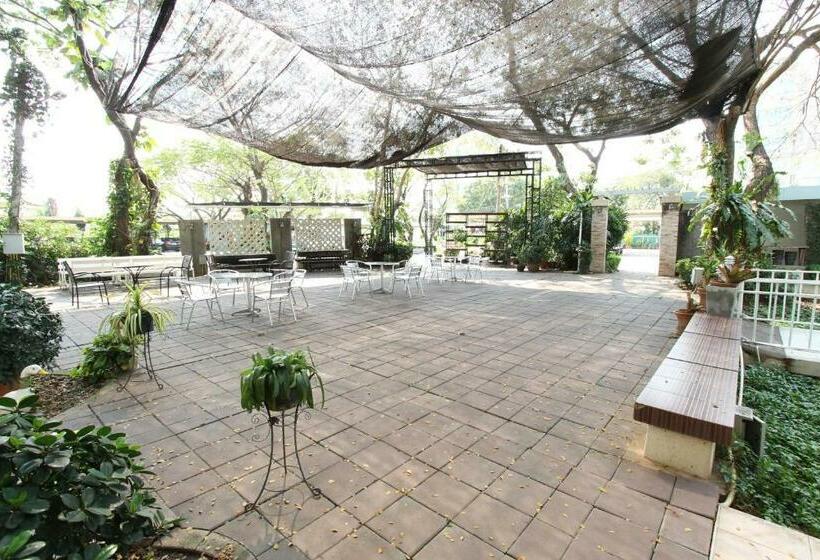 חדר סופריור, Rattana Park