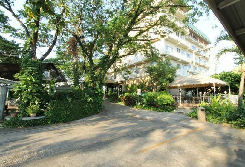 חדר סופריור, Rattana Park