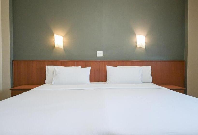 חדר סופריור, Rattana Park