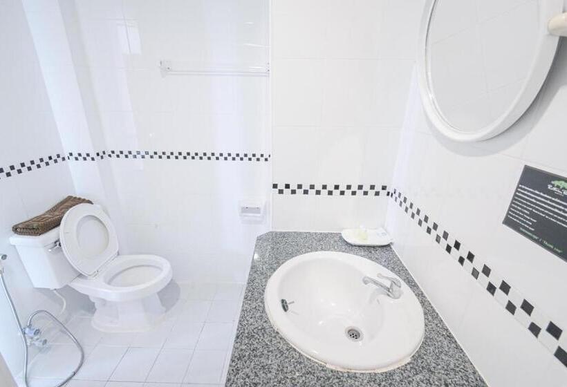 חדר דלוקס, Rattana Park