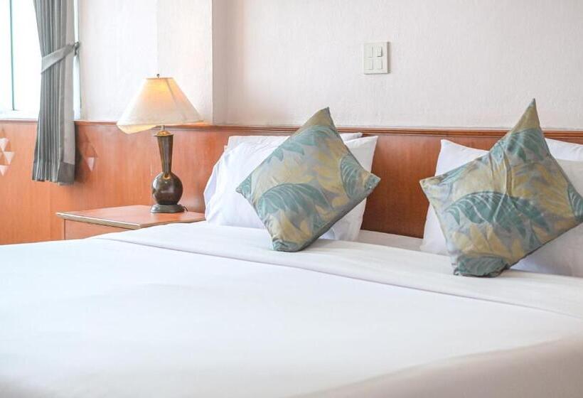 חדר דלוקס, Rattana Park