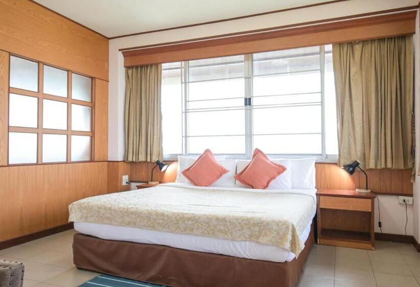 סוויטה משפחתית, Rattana Park