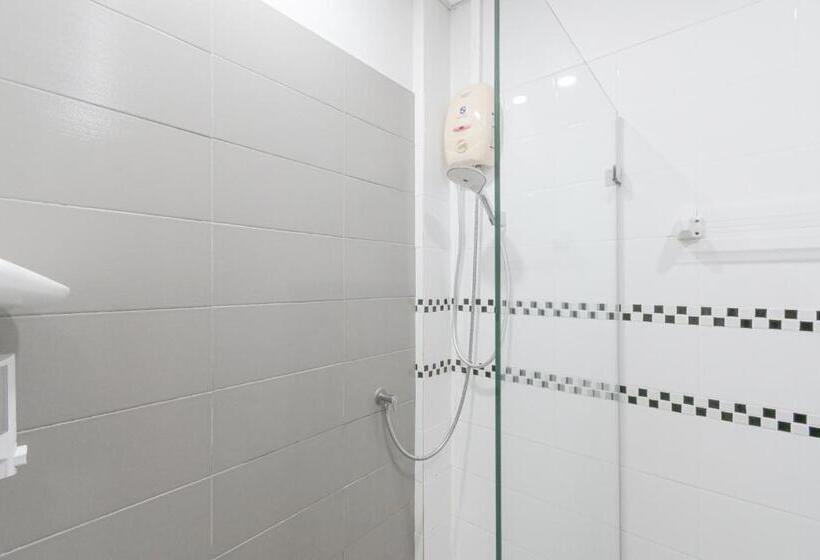 חדר סטנדרט, Rattana Park