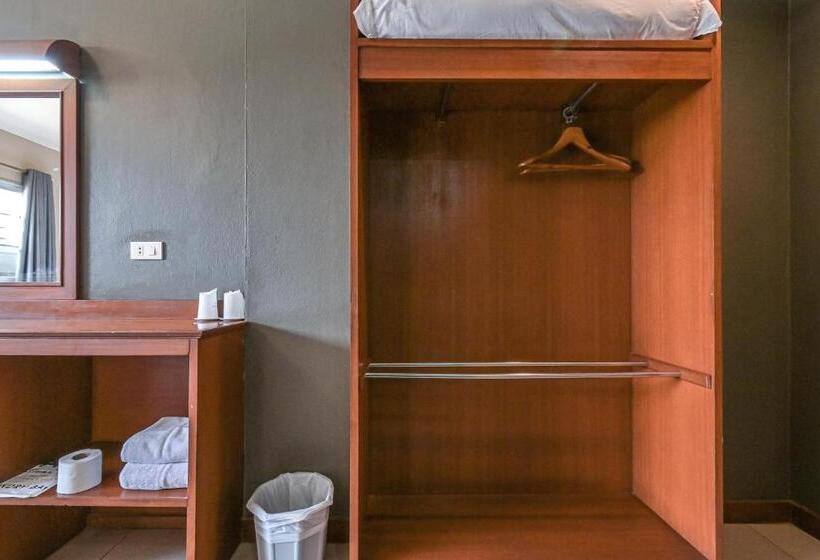 חדר אקונומי, Rattana Park