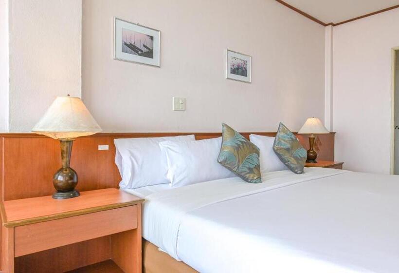 חדר דלוקס, Rattana Park