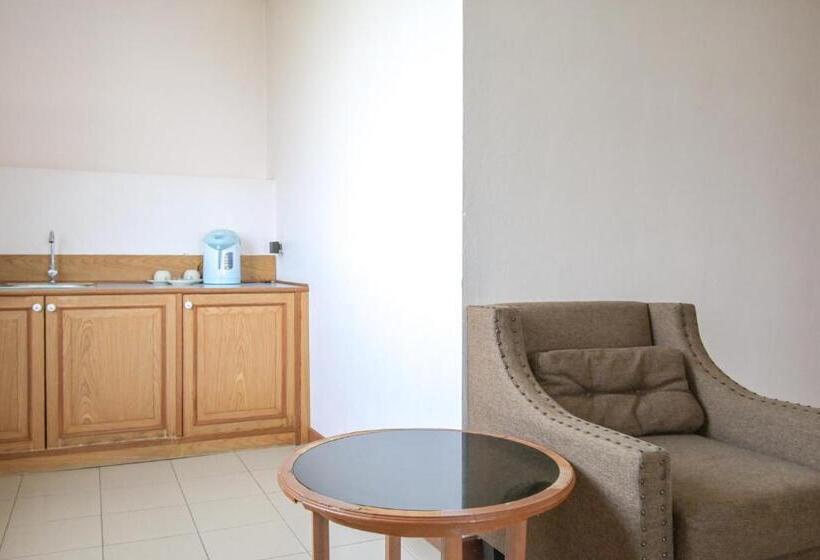 חדר דלוקס, Rattana Park