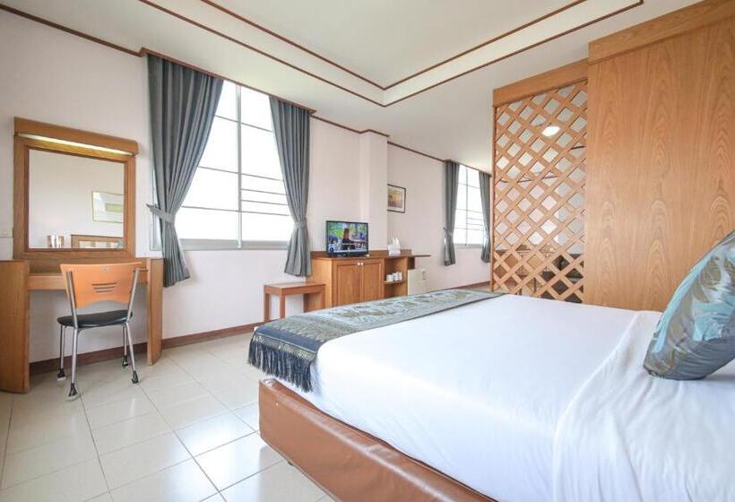 חדר דלוקס, Rattana Park