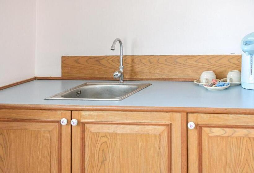 חדר דלוקס, Rattana Park