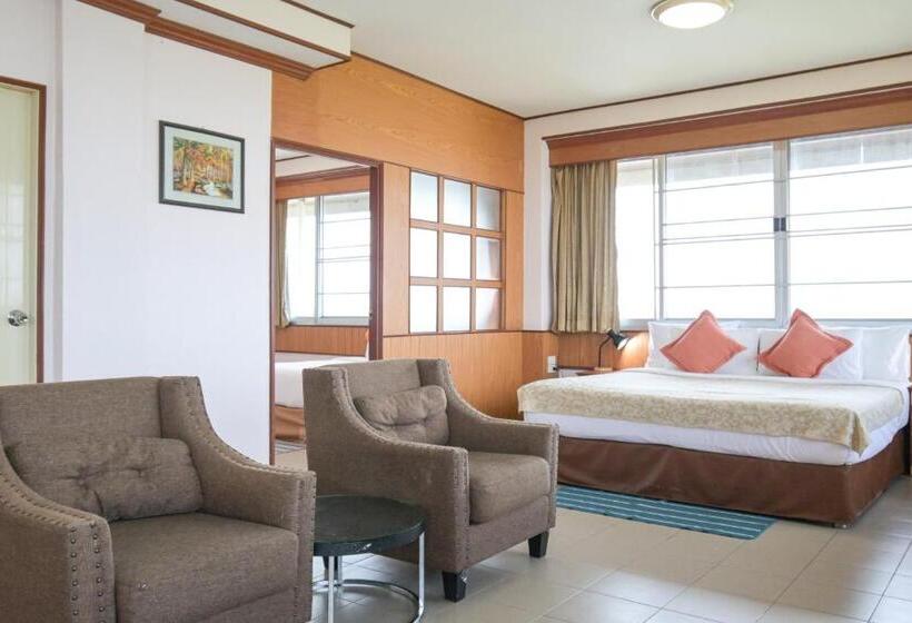 סוויטה משפחתית, Rattana Park