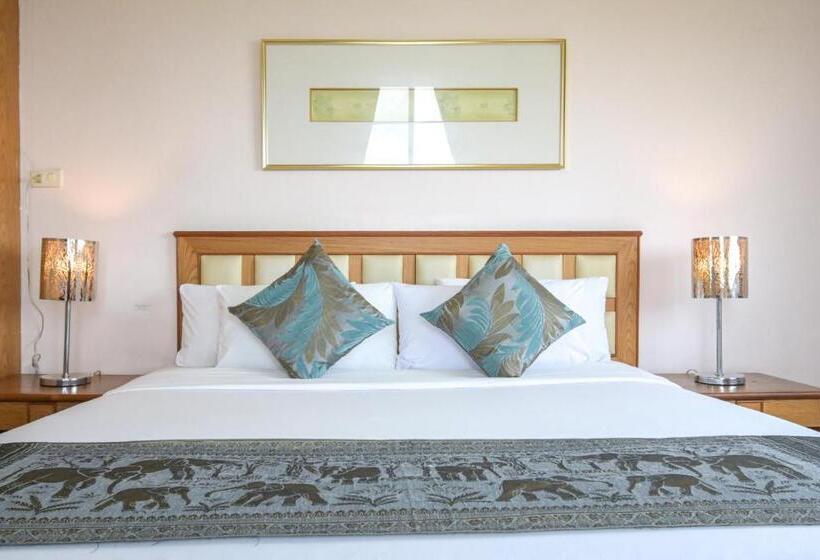 חדר דלוקס, Rattana Park