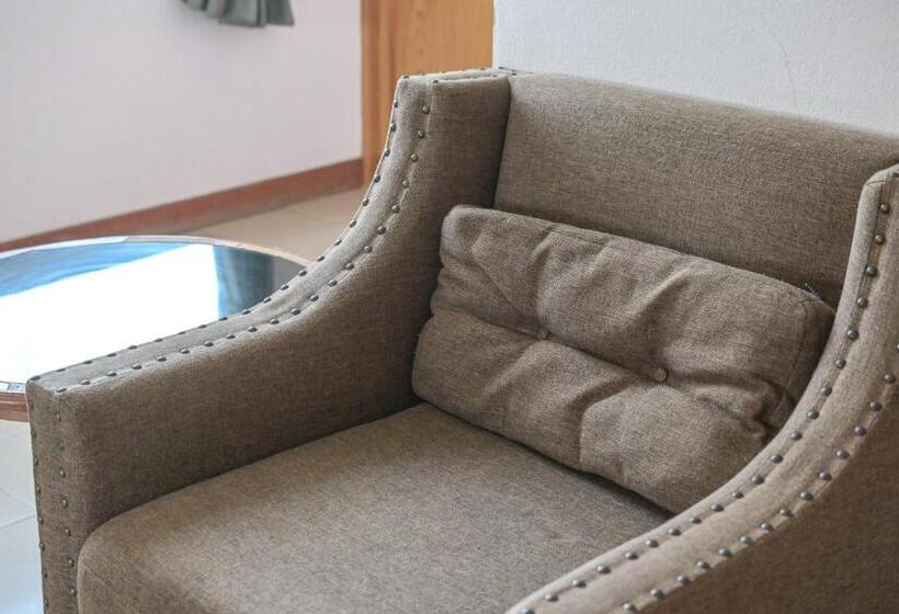 חדר דלוקס, Rattana Park