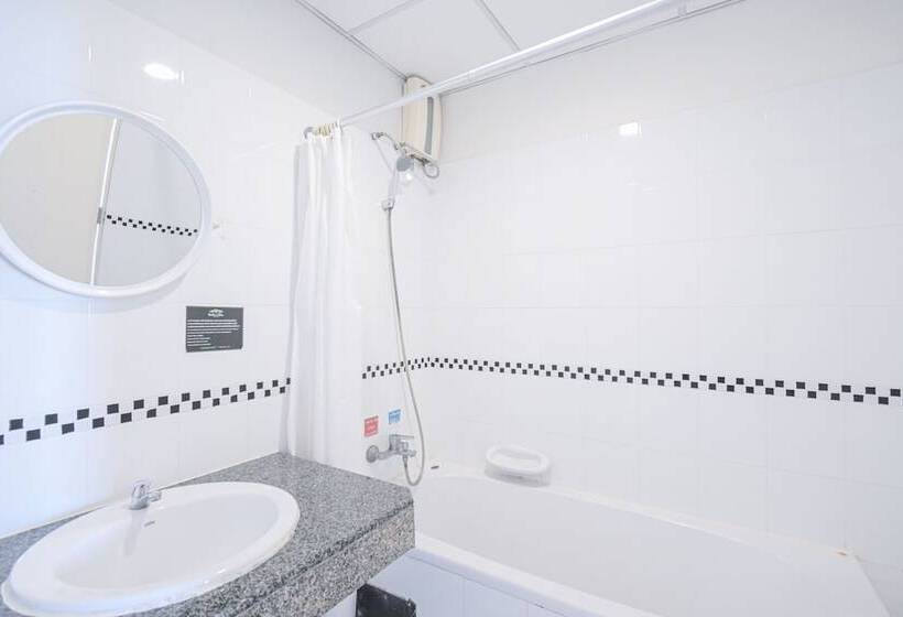 חדר דלוקס, Rattana Park