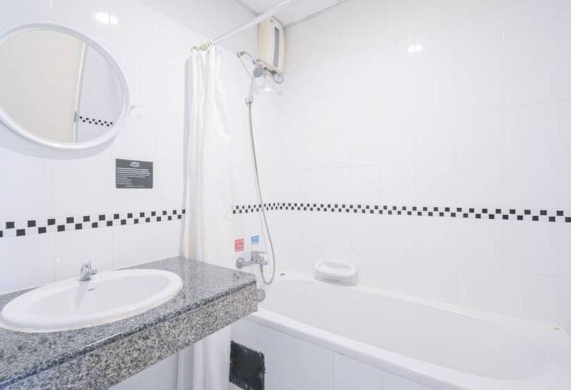 חדר דלוקס, Rattana Park