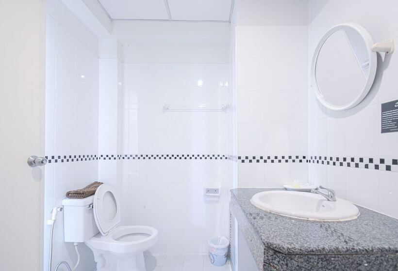 חדר דלוקס, Rattana Park