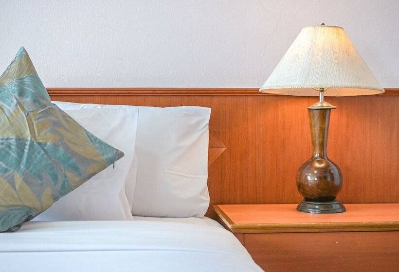 חדר דלוקס, Rattana Park