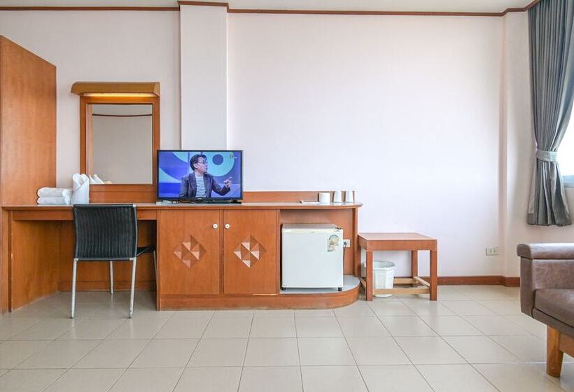 חדר דלוקס, Rattana Park