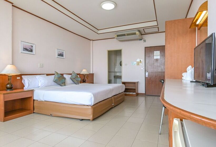 חדר דלוקס, Rattana Park