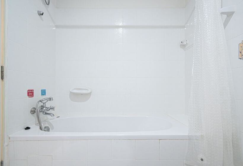 סוויטה משפחתית, Rattana Park