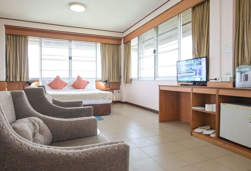 סוויטה משפחתית, Rattana Park