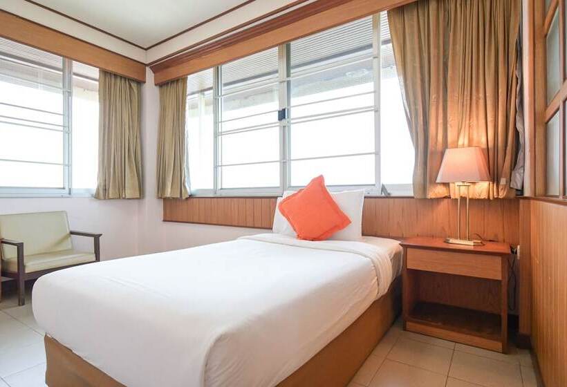 סוויטה משפחתית, Rattana Park