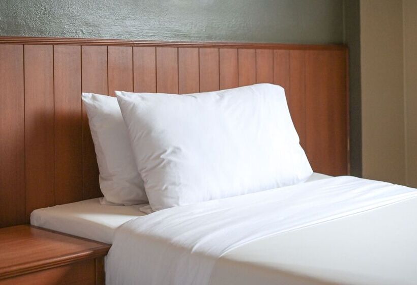 חדר סטנדרט, Rattana Park