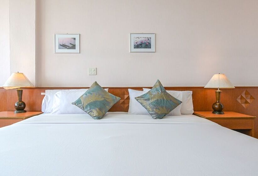 חדר דלוקס, Rattana Park