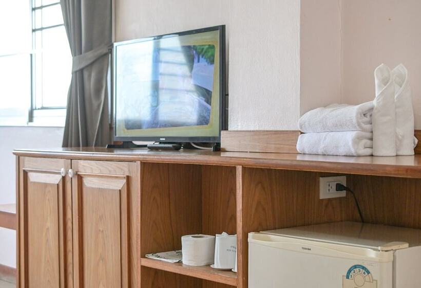 חדר דלוקס, Rattana Park