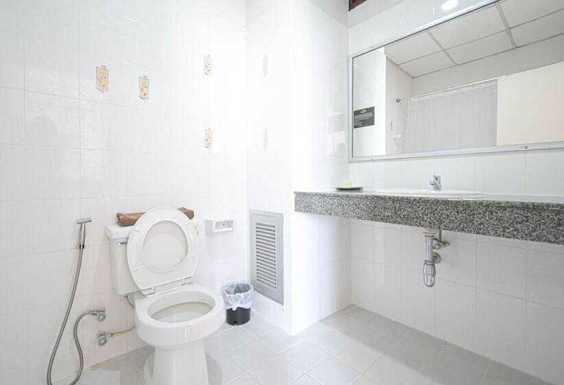 סוויטה משפחתית, Rattana Park