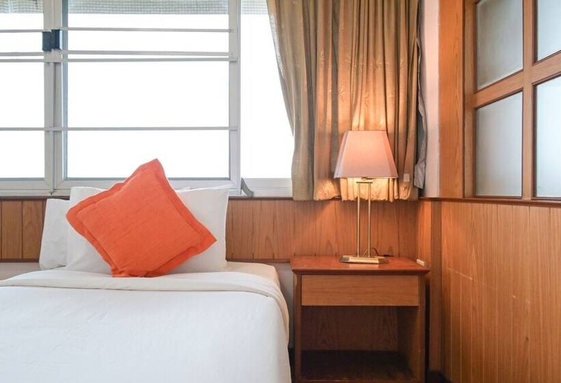 סוויטה משפחתית, Rattana Park