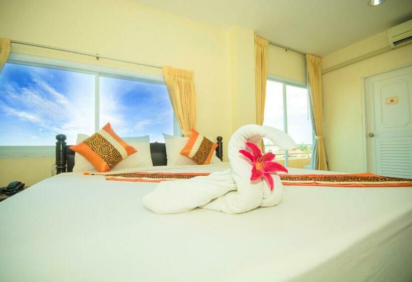 디럭스 룸, Submukda Phoomplace