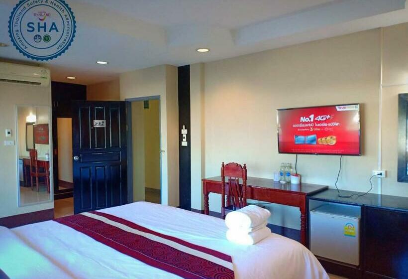 스탠다드 발코니 스튜디오, Submukda Phoomplace